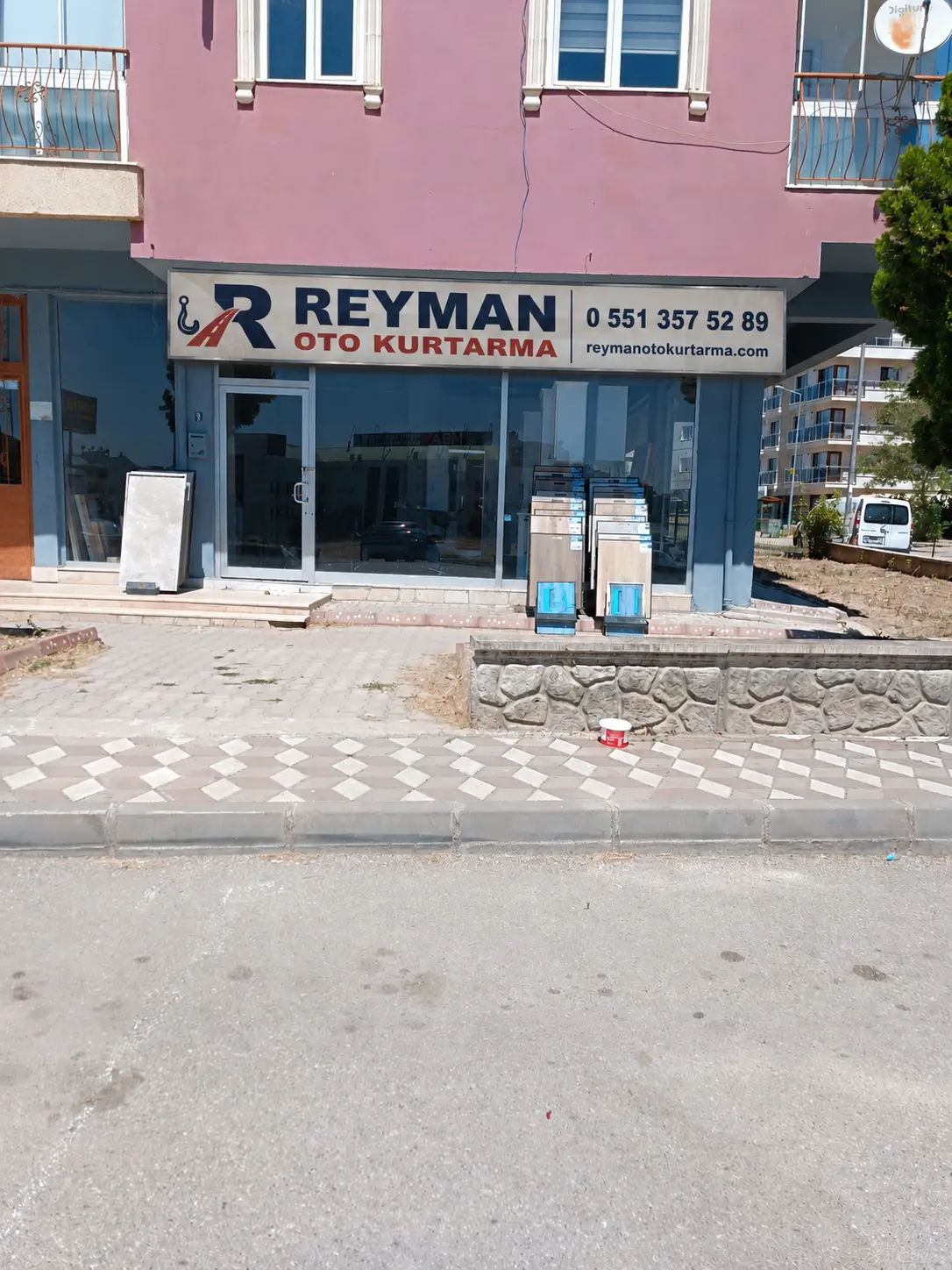 Reyman Oto Kurtarma tabelası